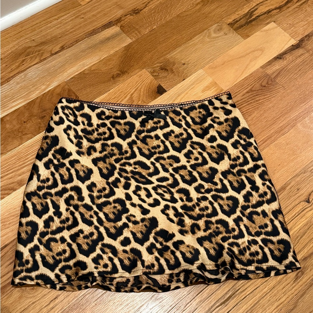 Chic Leopard Print Mini Skirt